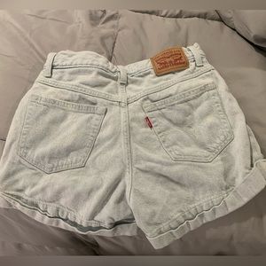 Levi’s mom shorts